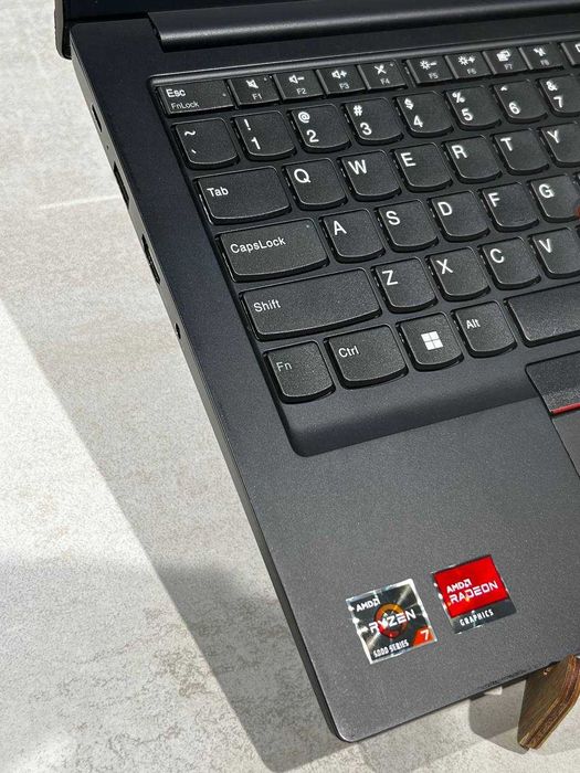 Lenovo Thinkpad E14 Amd R7-5700U DDR4 8GB SSD 512GB 14'0 FHD Ips