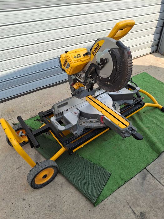 Потапящ циркуляр с герунг DeWALT DHS780