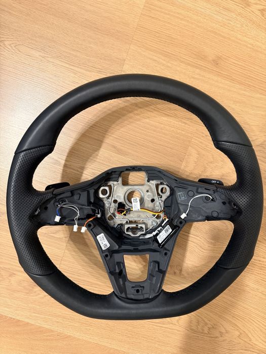 Vand volan Volkswagen R line,nou, mmodeo teşit cu padele si incalzire