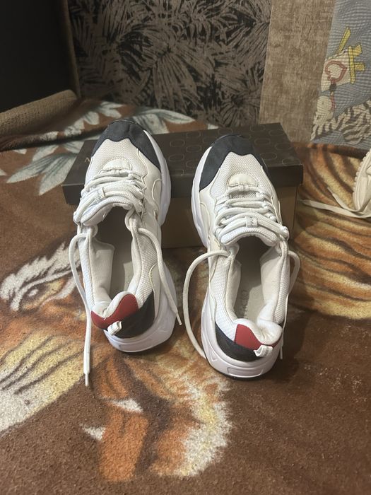 Продам кроссовки