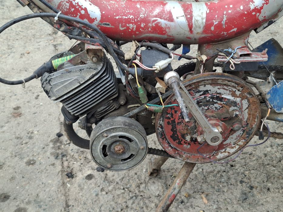 vând moped cu pedale
