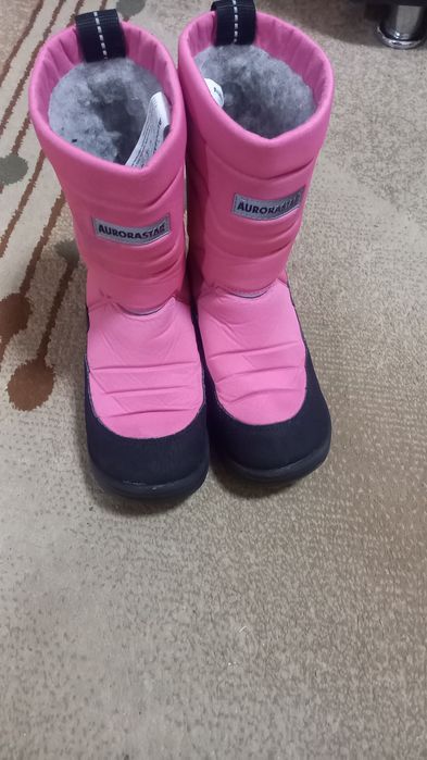 Продам зимние сапожки на девочку.