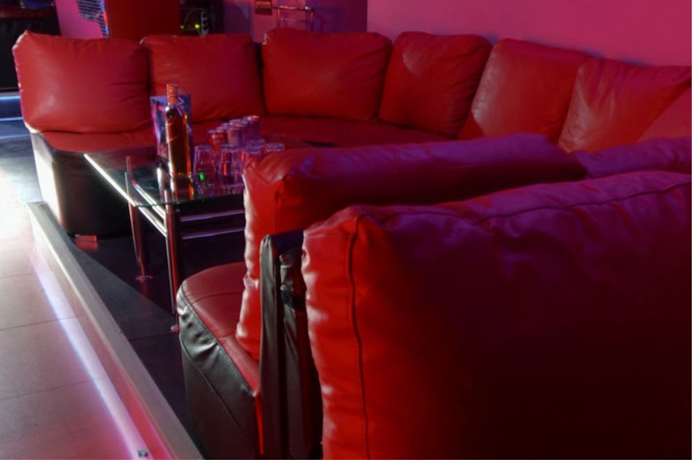 Обзавеждане  Мека мебел кожа