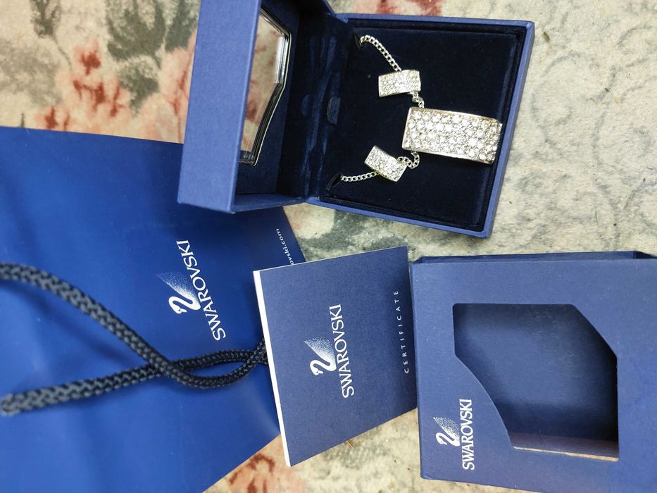 Set swarovski in cutie cadou cu punga cadou