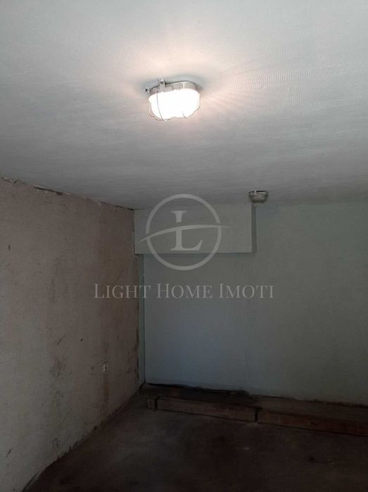 Продава се Гараж / Паркомясто в Пловдив, Център - 18 кв.м за 1556 €/кв.м - Снимка #3