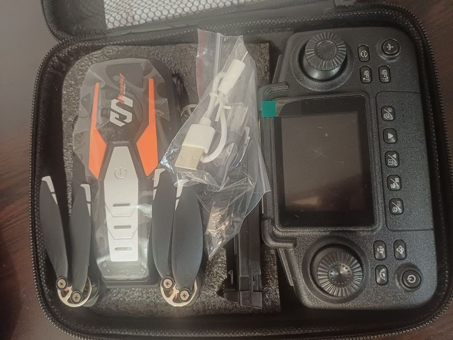 Дрон LU80 с двойна регулируема камера и контролер с екран USB зареждан