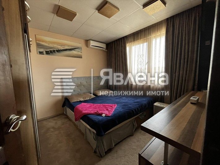 Продава се Тристаен апартамент в Варна, Център - 94 кв.м за 2447 €/кв.м - Снимка #4