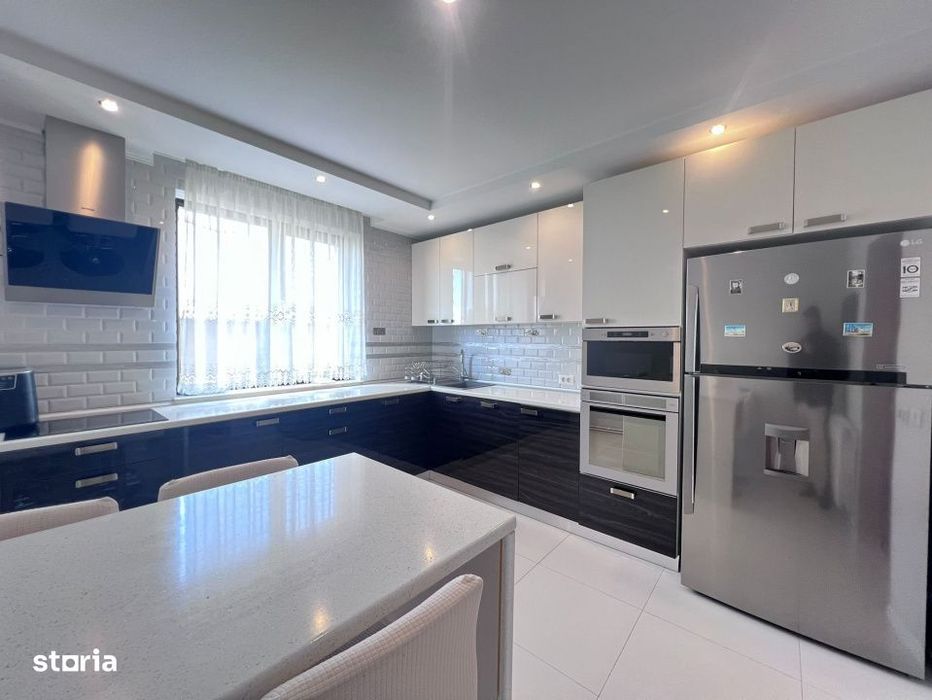 Vila Superba pentru 2 familii /9 Camere /Curte 721