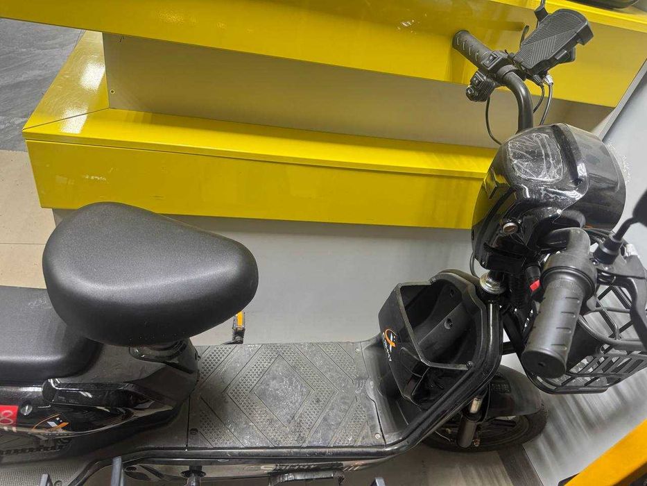 Скутер  SK8 (лот 995305 г. Кокшетау, ул. Абая 128, 21)