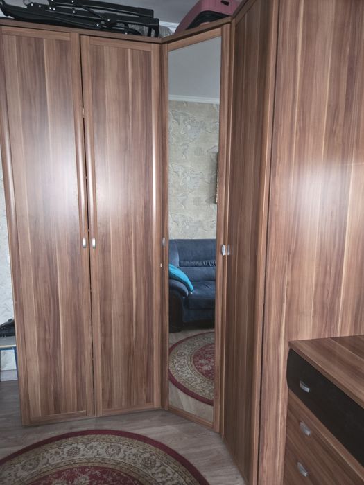 Продется угловой шкаф с комодом