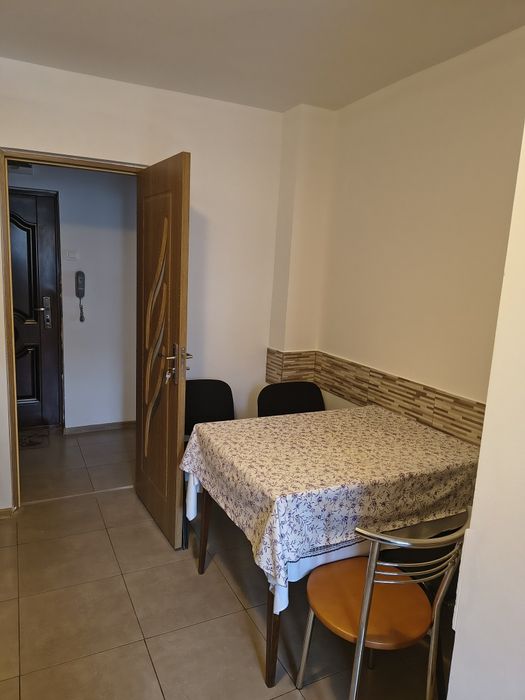 Apartament 3 camere de închiriat
