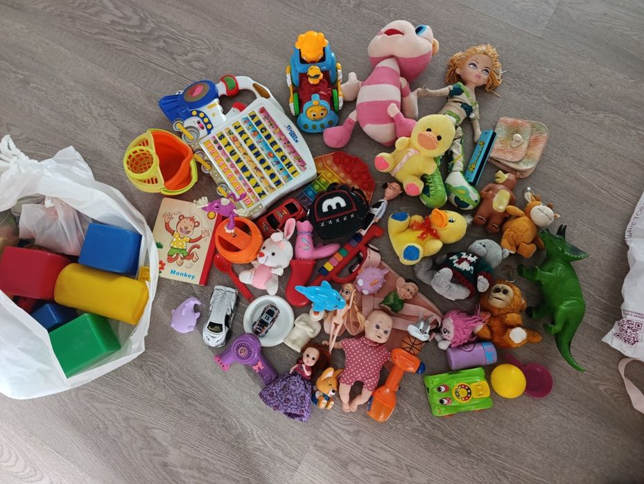 Продам игрушки разные буу