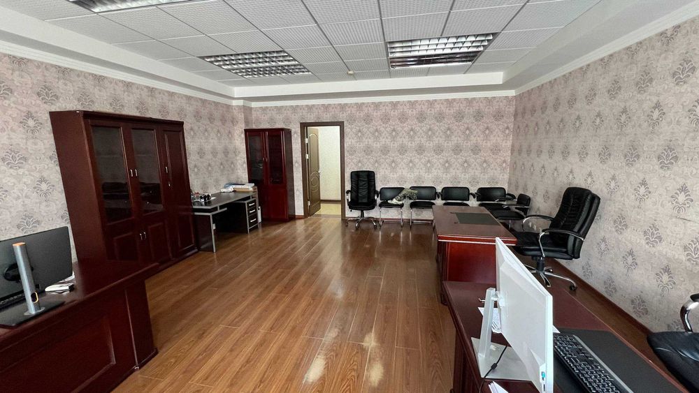 Сдам в аренду 2 этаж Бизнес центр, 175м2 на ул Абдулла Каххара, Бобура