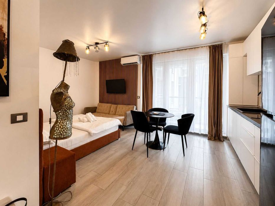 Inchiriez apartament in complex cu piscina Mamaia Nord