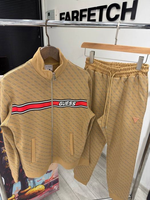 Trening Guess,culoare mult mai frumoasa in realitate,calitate luxury,toate mărimile disponibile