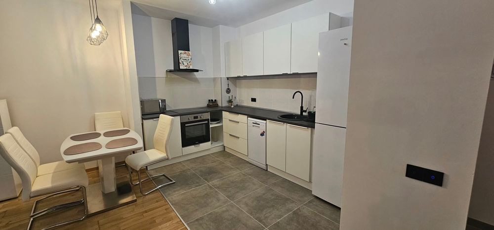 Persoana Fizica Închiriez Apartament 2 Camere Racadau - Tampa Gardens