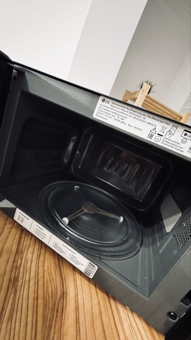 Продам микроволновую печь LG