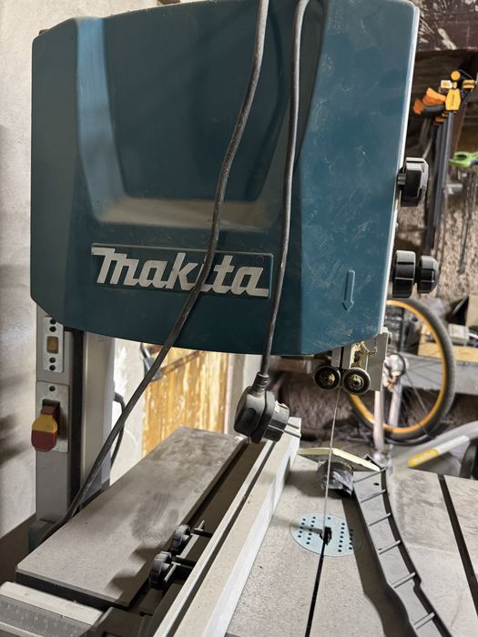 Ленточная пила Makita LB1200F
