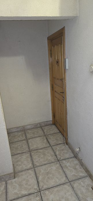 Inchiriez 3 camere bloc vechi