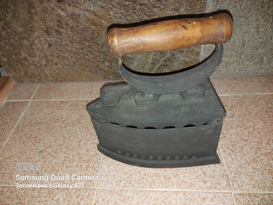 Стара антична ютия