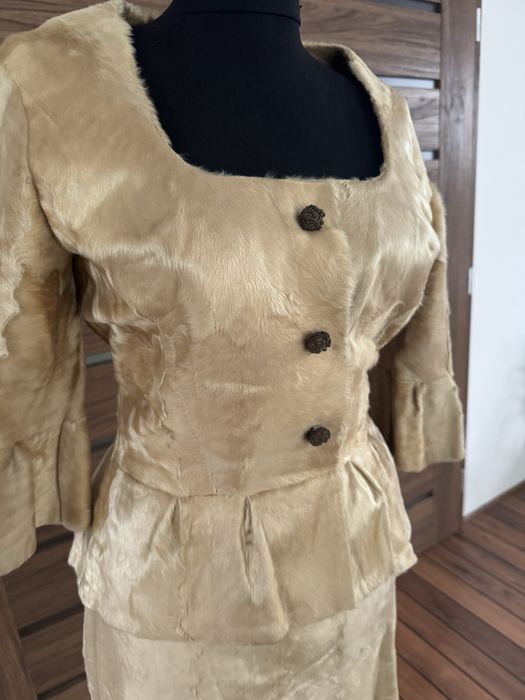 Compleu din blana naturala