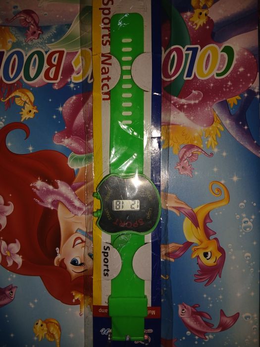 Распродажа! Новый.  Часы детские
