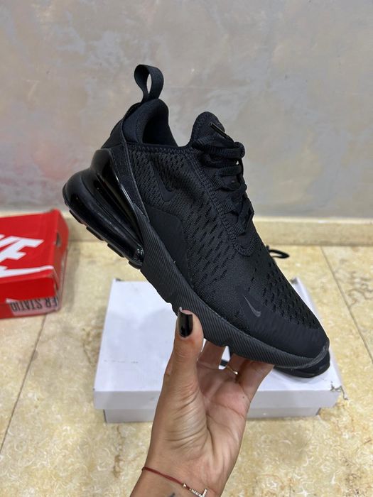 Tenesi Nike Air Max 270 Triple Black femei
