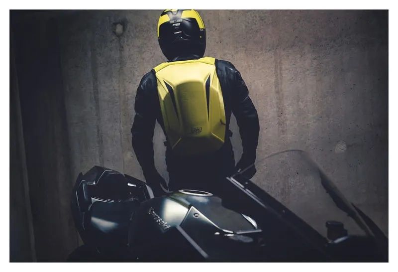 -33% reducere! Rucsac MOTO Louis Hardshell Galben Neon NOU