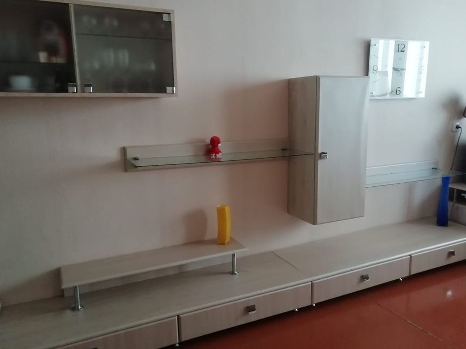 Стенка с подиумом