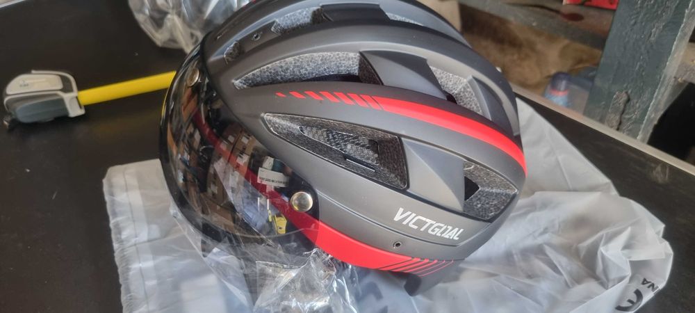 Vand casca bicicleta cu ochelari magnetici detasabil