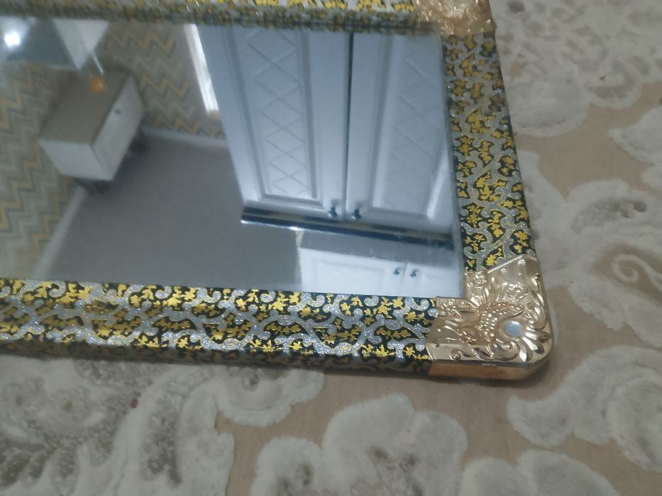 Продается зеркало настенное для ванной зала