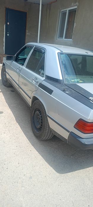 Мерседес 190 ...