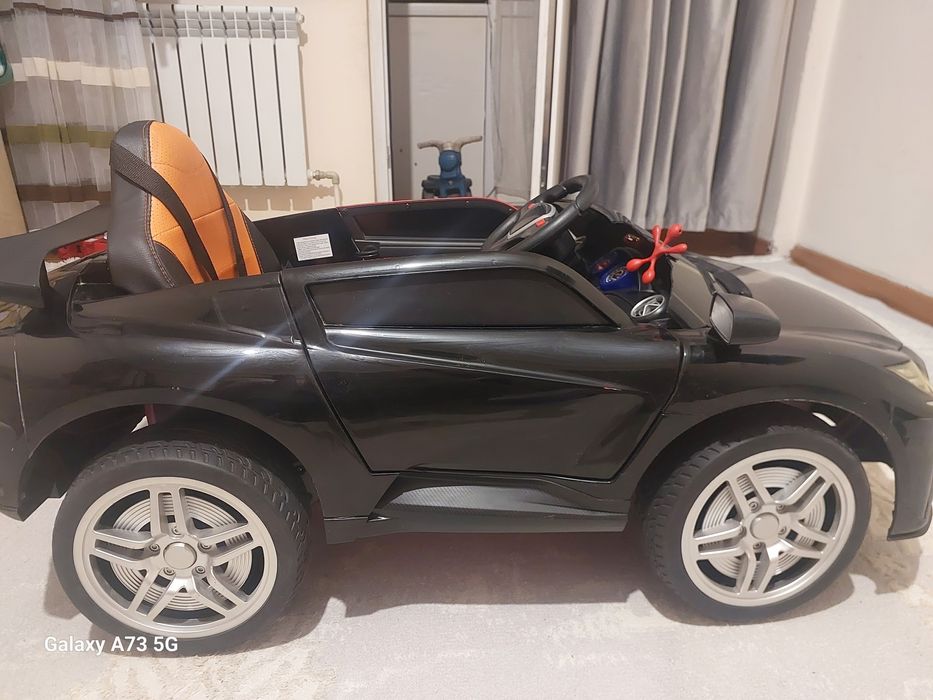 Продам машинка детям