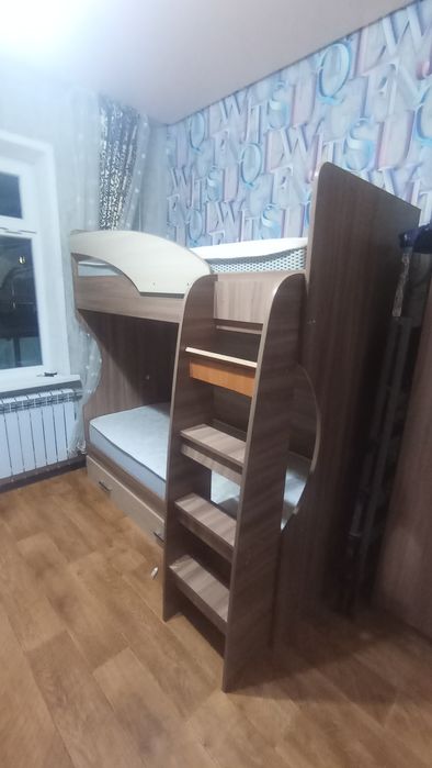 Продам кровать двухярусную