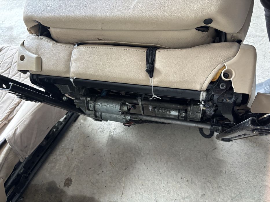 Сиденья передние