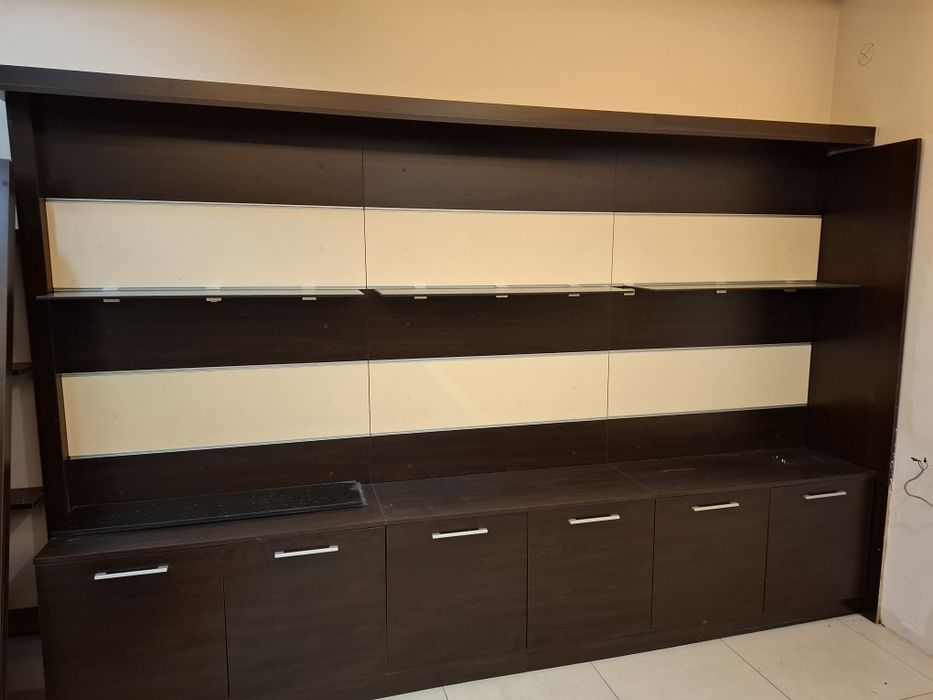 Стелажи, рафтове, магазин за дрехи