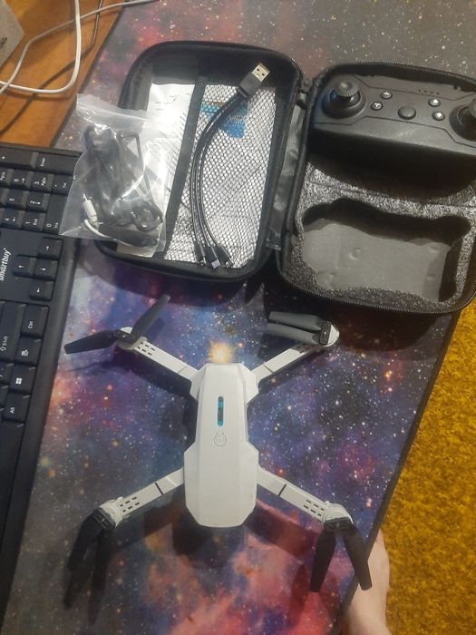 Дрон Е88 про.. новыц