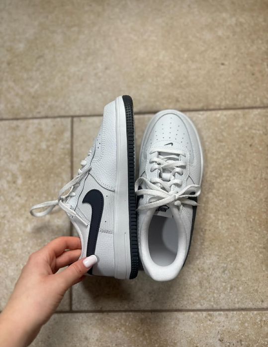 Adidași Nike, noi