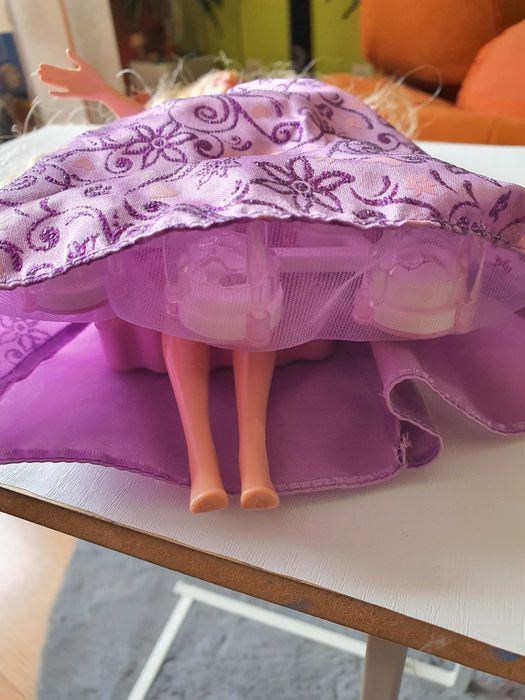 Papusa barbie Rapunzel Mattel Disney Tangled Sing care lumineaza