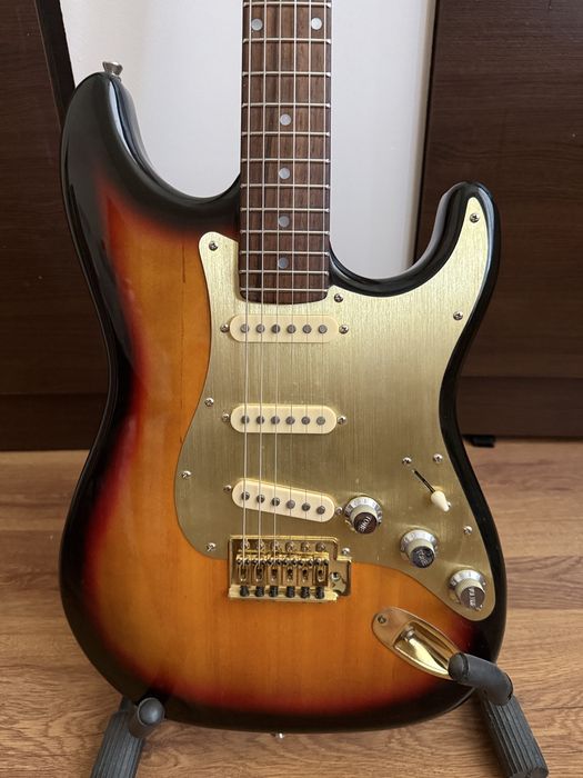 Fender Squier Strat  SE китара