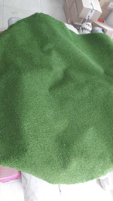 Продавам килим от изкуствена трева,кръгъл.