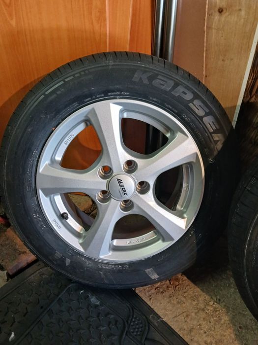 175 70 14 джанти с чисто нови гуми