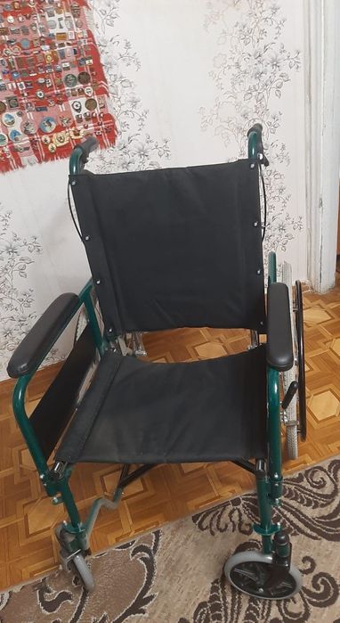 Продам инвалидную коляску