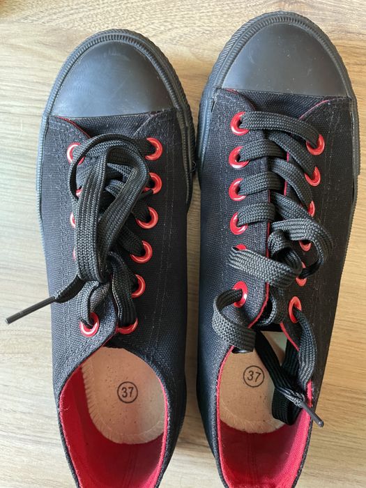 Черни кецове тип Converse