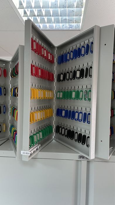 Продам шкаф для ключей