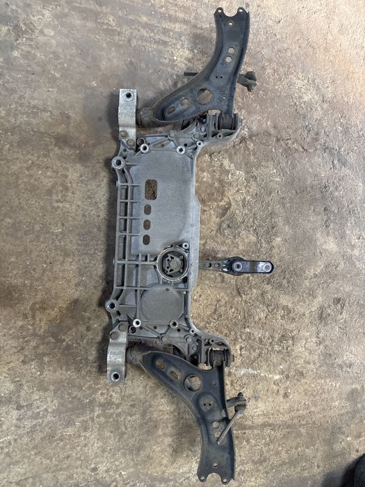 Jug motor Volkswagen Passat B7 2.0 CFGC 2013