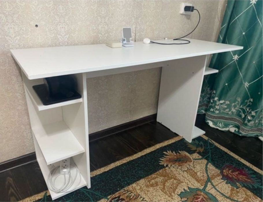 Продам компьютерный стол