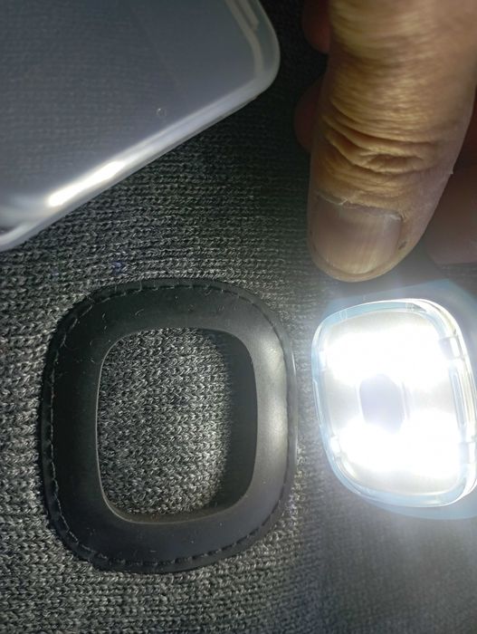 Топла зимна шапка с LED осветление  - топлина и светлина в едно!