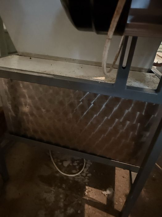 Разпечатваща машина за пчелни пити