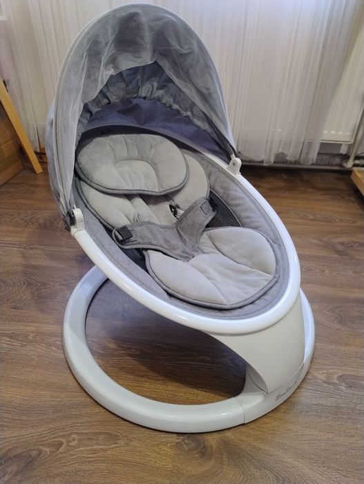 Leagăn bebe cu telecomandă și muzică